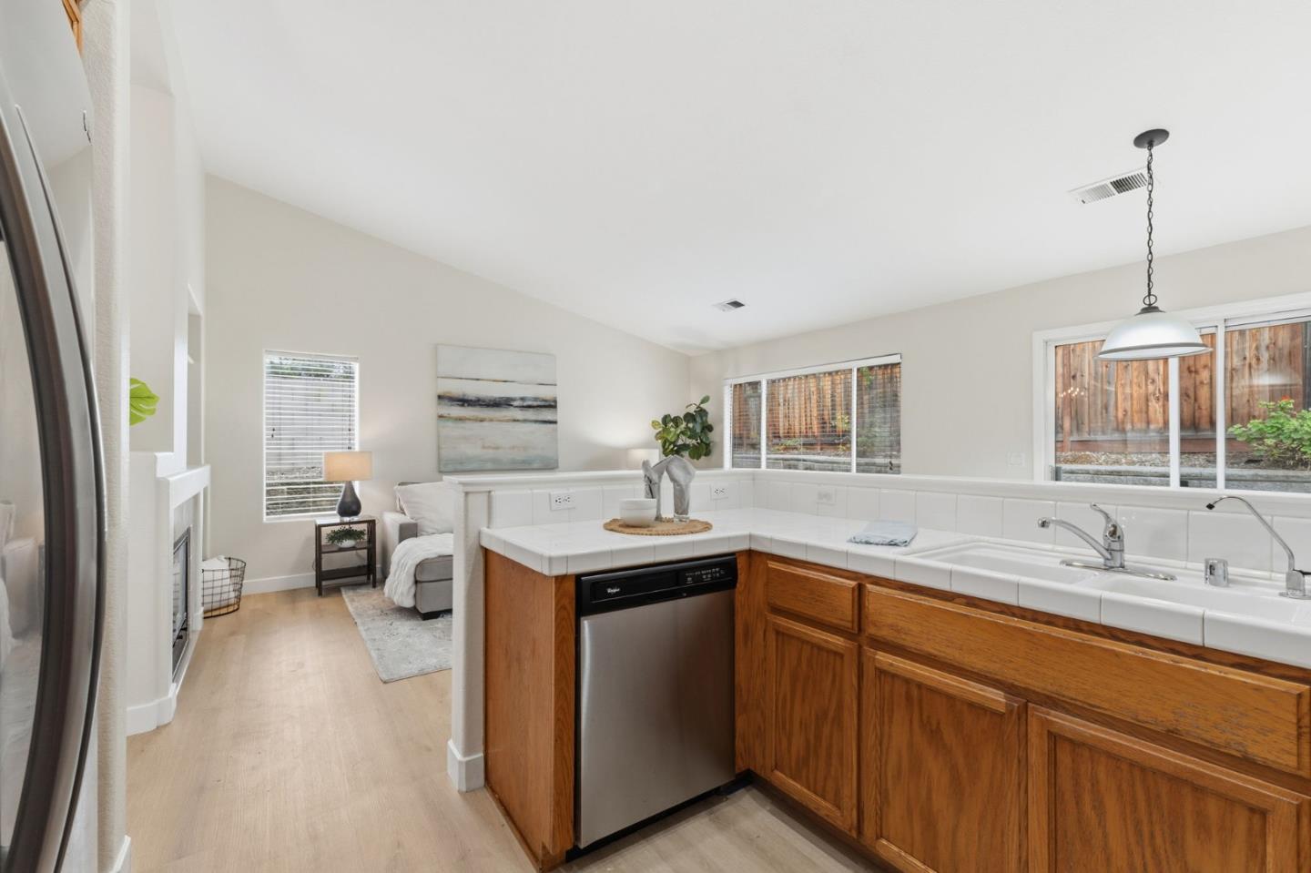 Detail Gallery Image 12 of 30 For 2251 Fairhaven Dr, Hollister,  CA 95023 - 4 Beds | 2 Baths