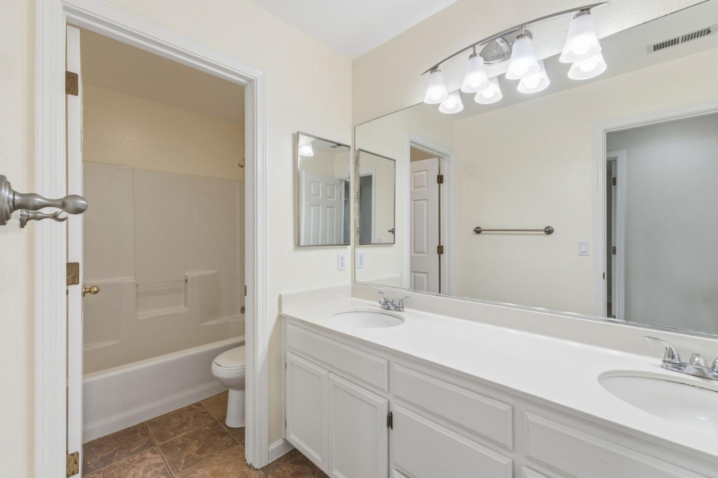 Detail Gallery Image 16 of 30 For 2251 Fairhaven Dr, Hollister,  CA 95023 - 4 Beds | 2 Baths