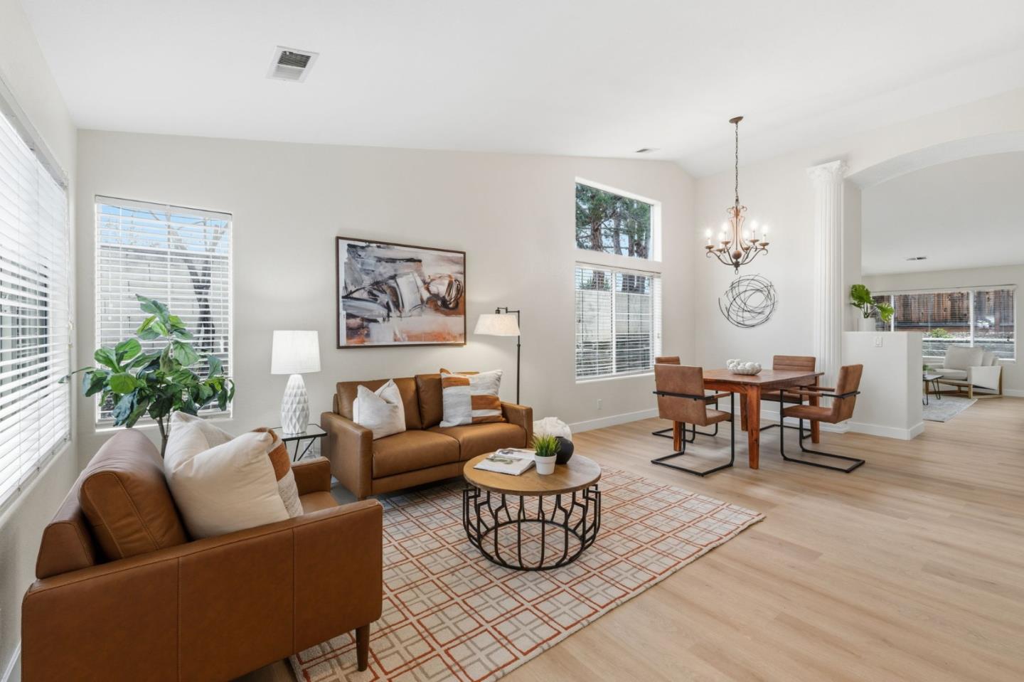 Detail Gallery Image 4 of 30 For 2251 Fairhaven Dr, Hollister,  CA 95023 - 4 Beds | 2 Baths