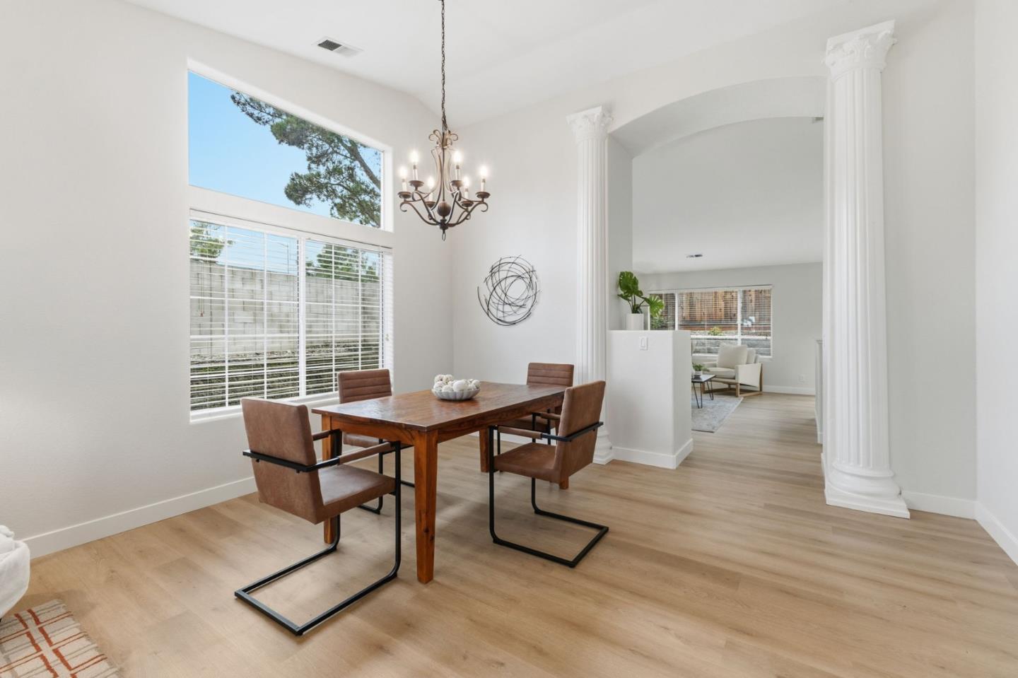 Detail Gallery Image 7 of 30 For 2251 Fairhaven Dr, Hollister,  CA 95023 - 4 Beds | 2 Baths