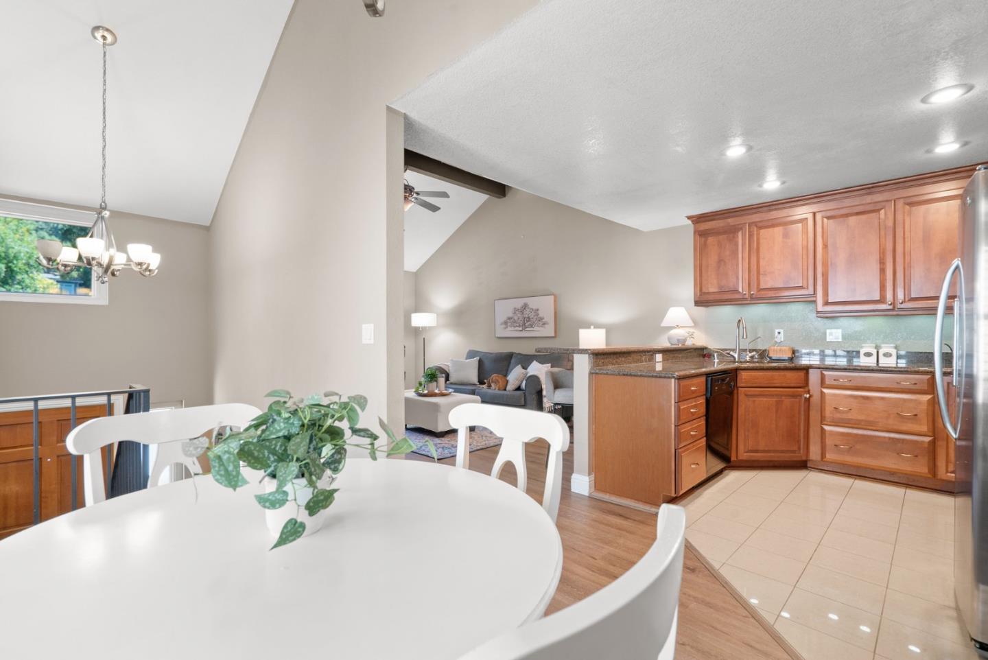 Detail Gallery Image 12 of 33 For 107 Arabian Way, Scotts Valley,  CA 95066 - 2 Beds | 2 Baths