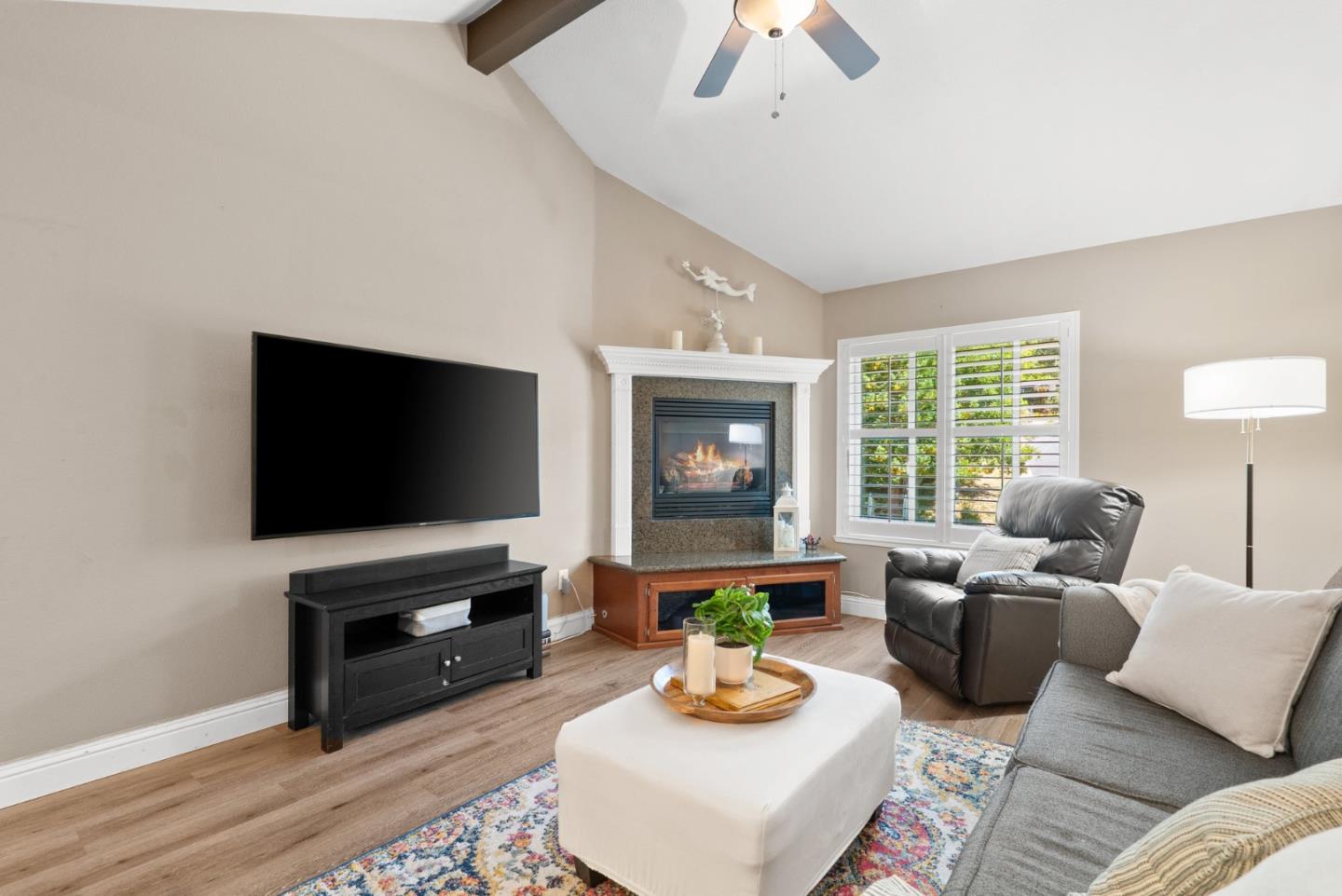 Detail Gallery Image 4 of 33 For 107 Arabian Way, Scotts Valley,  CA 95066 - 2 Beds | 2 Baths