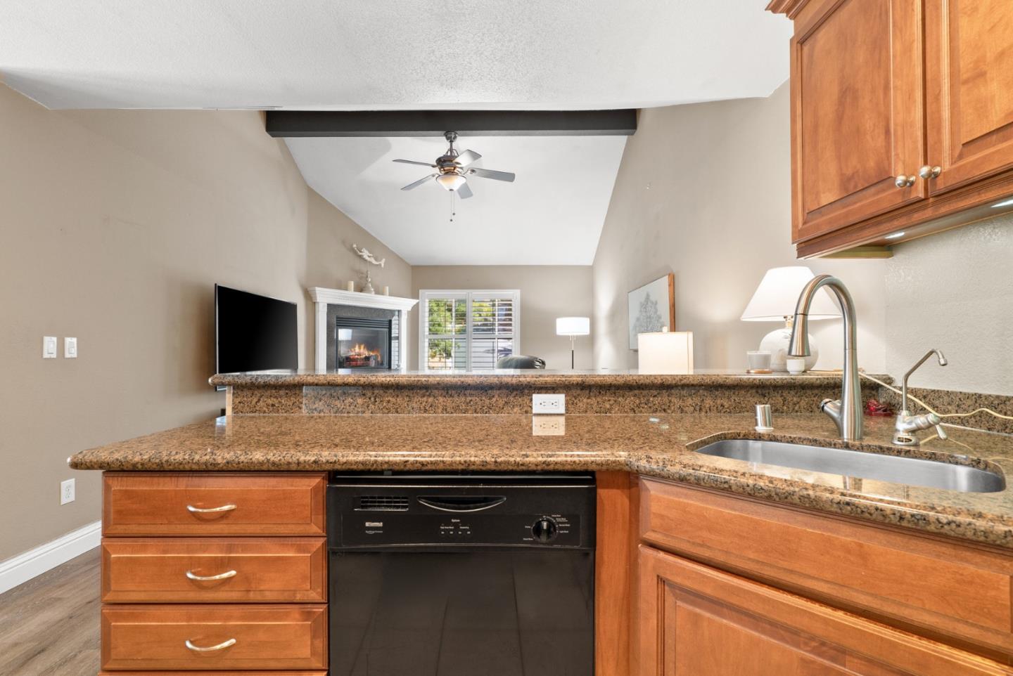 Detail Gallery Image 9 of 33 For 107 Arabian Way, Scotts Valley,  CA 95066 - 2 Beds | 2 Baths