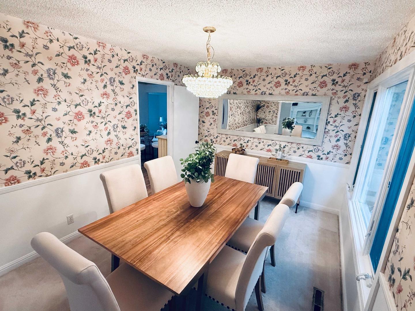 Detail Gallery Image 10 of 25 For 3575 Wellesley Ct, Mountain View,  CA 94040 - 4 Beds | 2/1 Baths