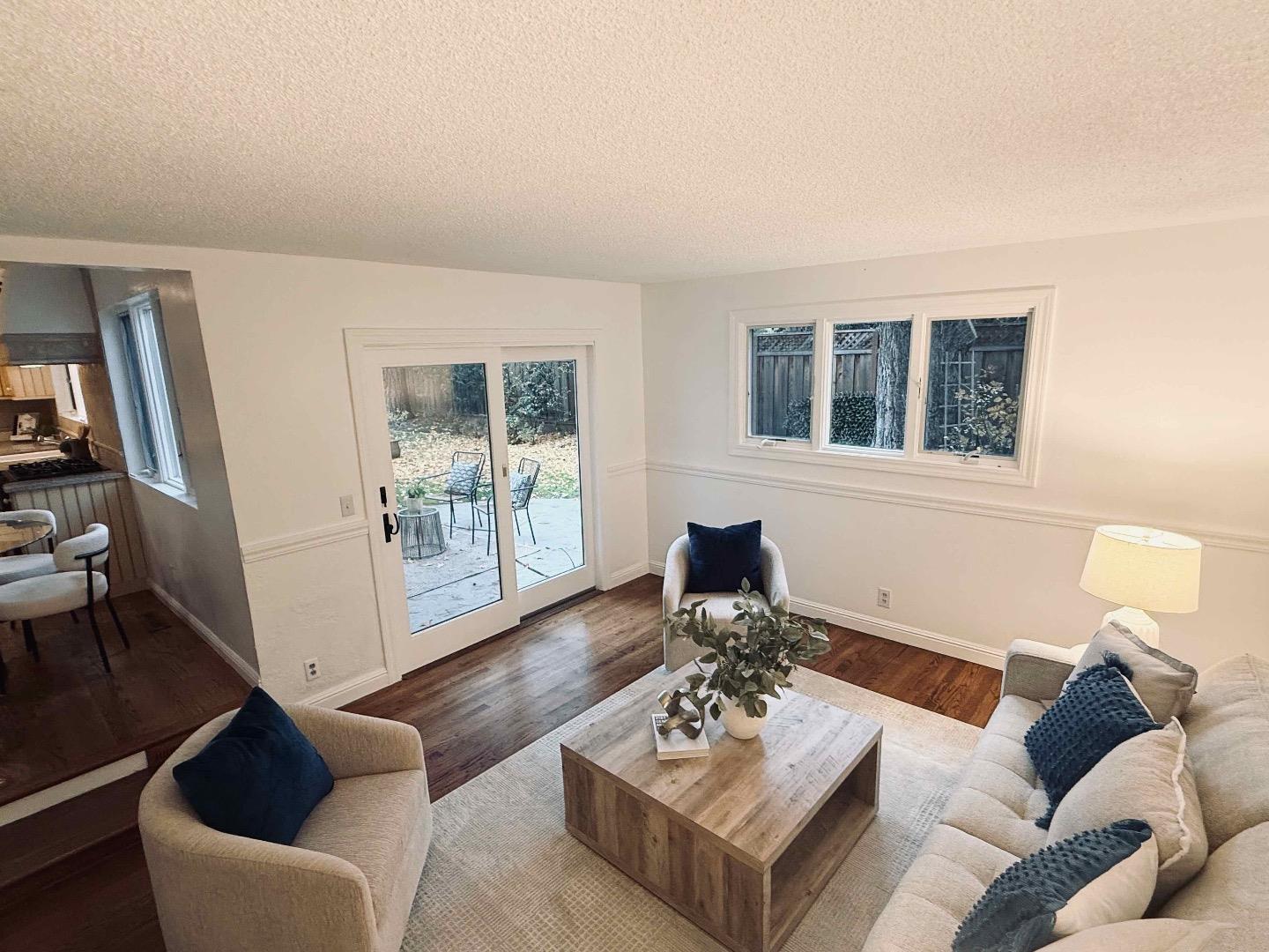 Detail Gallery Image 12 of 25 For 3575 Wellesley Ct, Mountain View,  CA 94040 - 4 Beds | 2/1 Baths