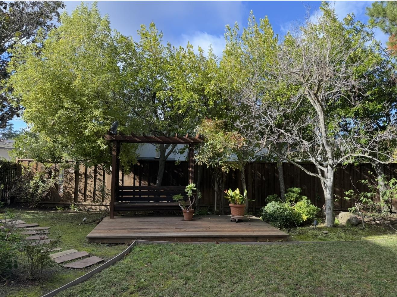 Detail Gallery Image 21 of 25 For 3575 Wellesley Ct, Mountain View,  CA 94040 - 4 Beds | 2/1 Baths