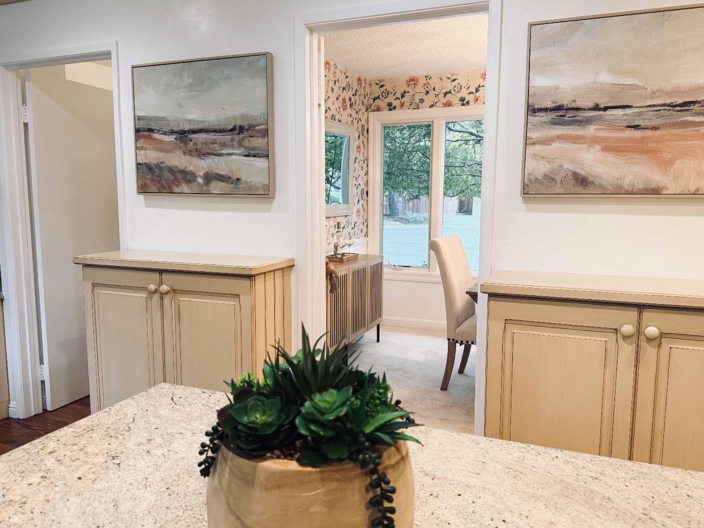 Detail Gallery Image 9 of 25 For 3575 Wellesley Ct, Mountain View,  CA 94040 - 4 Beds | 2/1 Baths