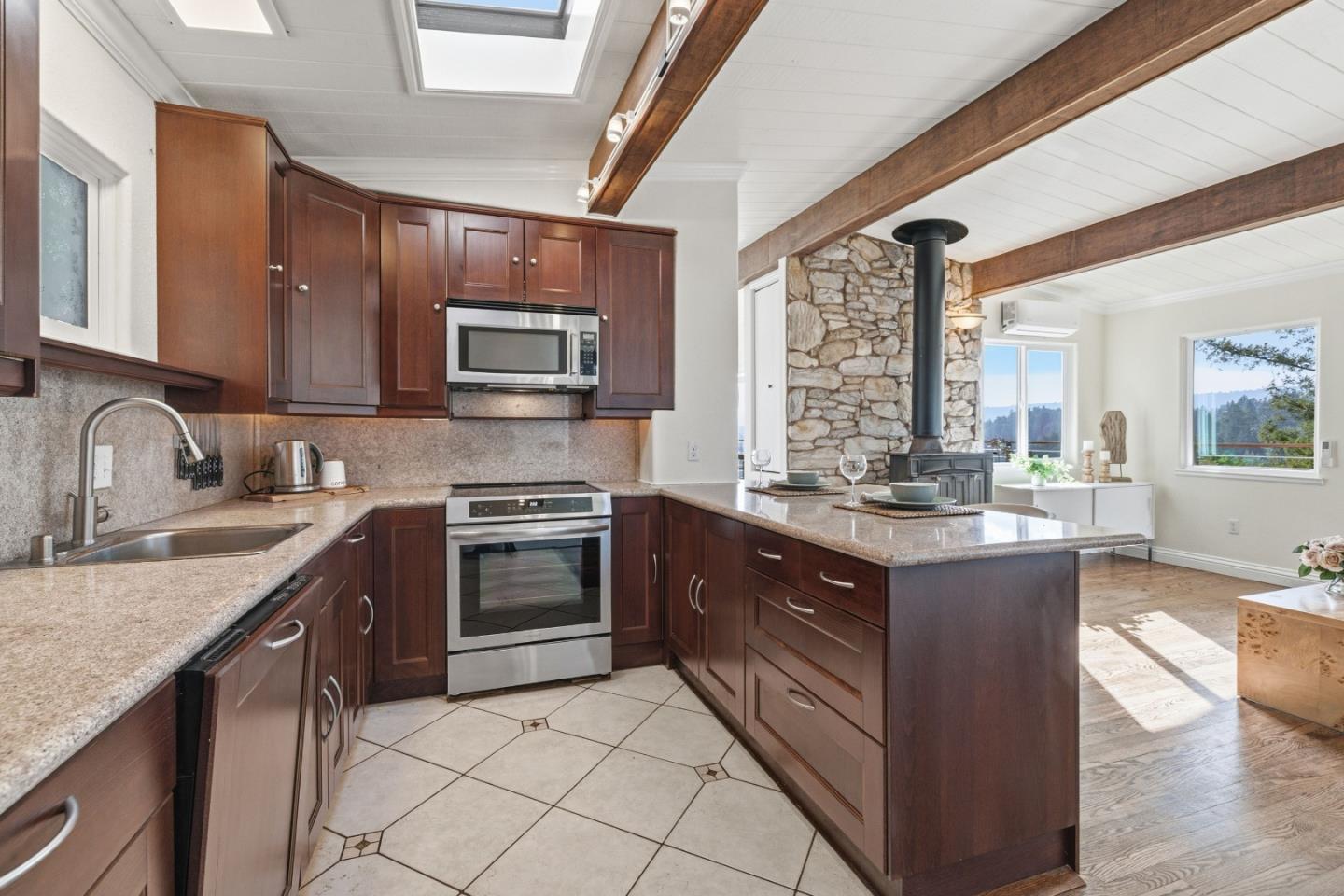 Detail Gallery Image 9 of 36 For 11207 Lake Blvd, Felton,  CA 95018 - 2 Beds | 2 Baths