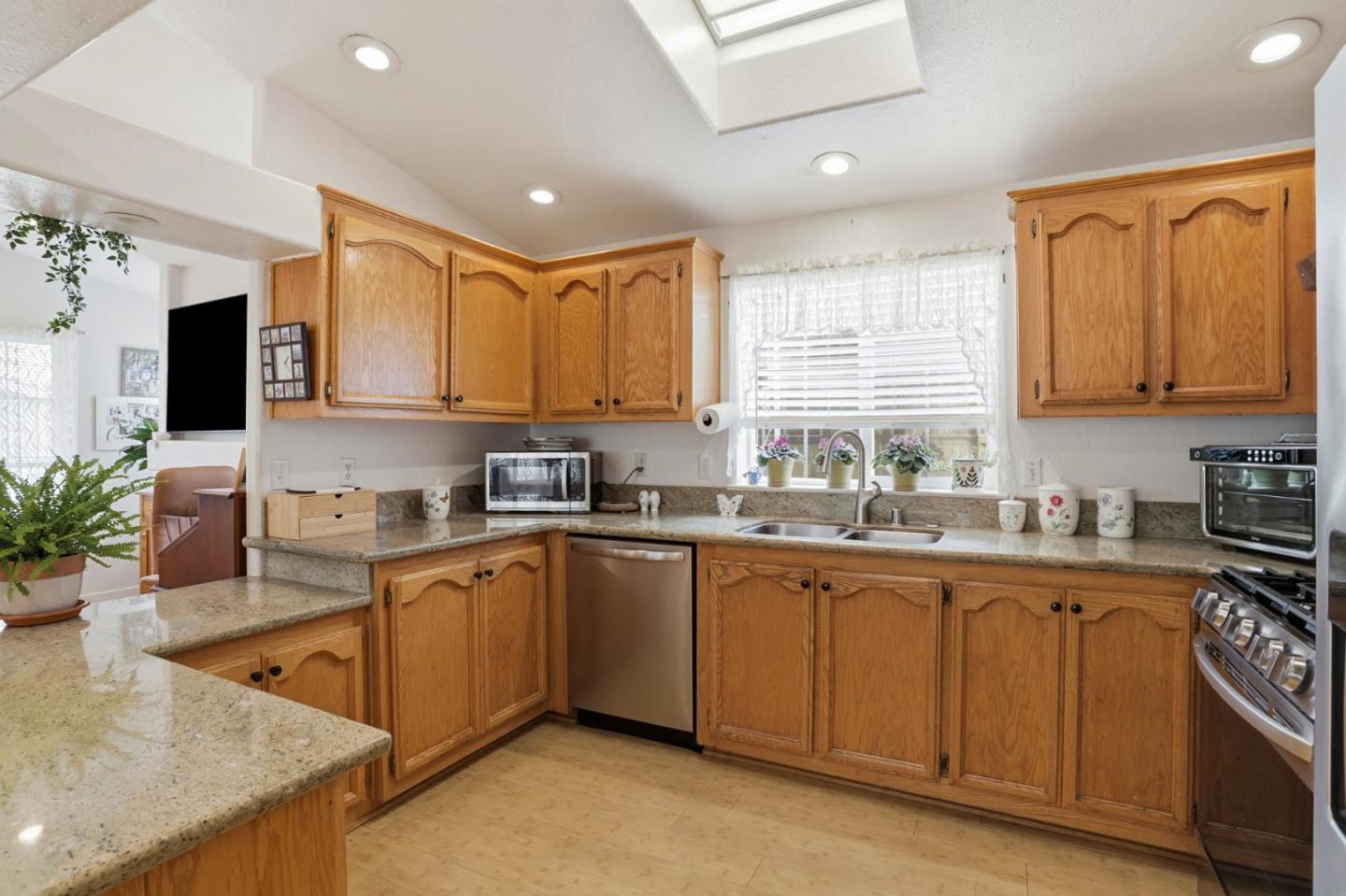 Detail Gallery Image 11 of 31 For 433 Sylvan Ave #120,  Mountain View,  CA 94041 - 2 Beds | 2 Baths