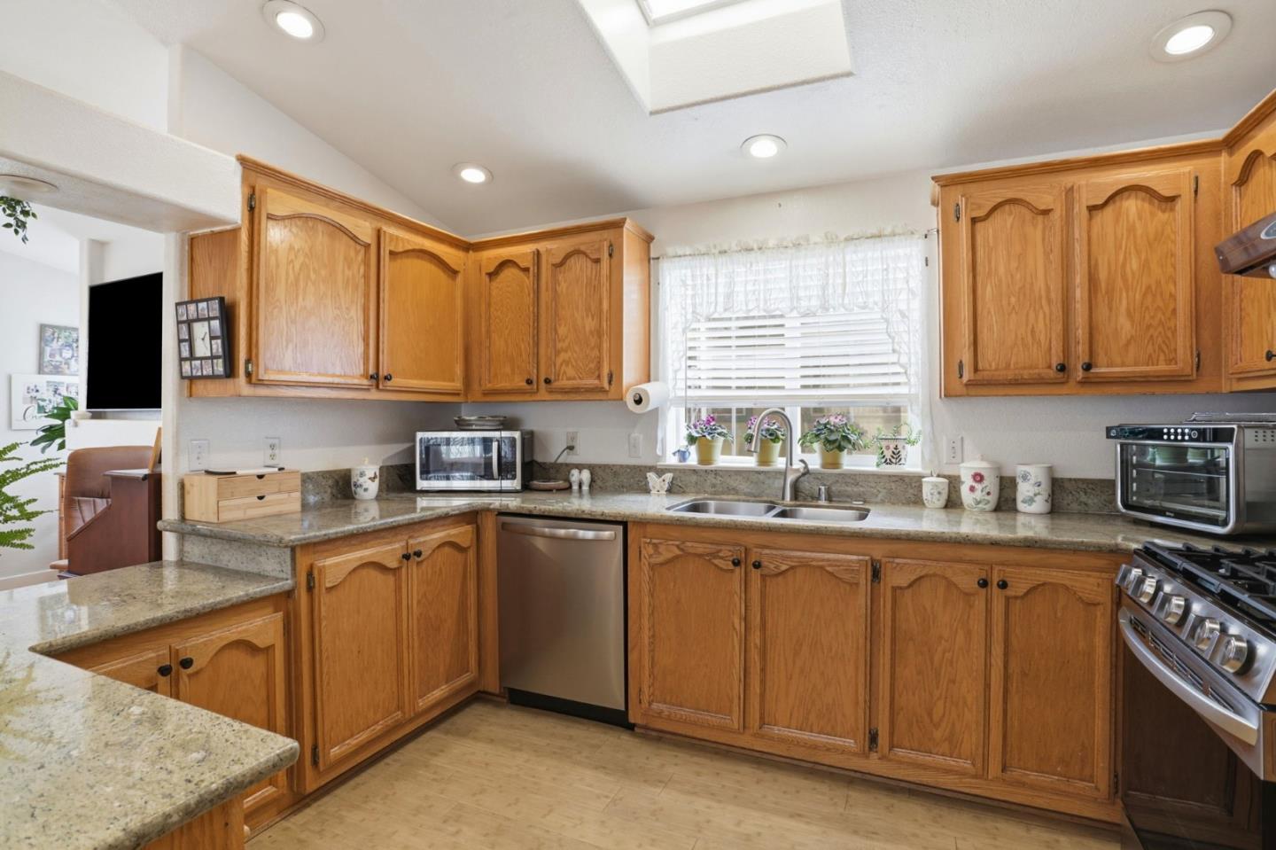 Detail Gallery Image 14 of 31 For 433 Sylvan Ave #120,  Mountain View,  CA 94041 - 2 Beds | 2 Baths