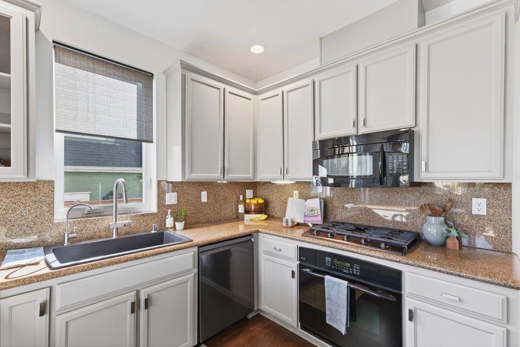 Detail Gallery Image 11 of 52 For 1055 Nobel Dr, Santa Cruz,  CA 95060 - 2 Beds | 2/1 Baths