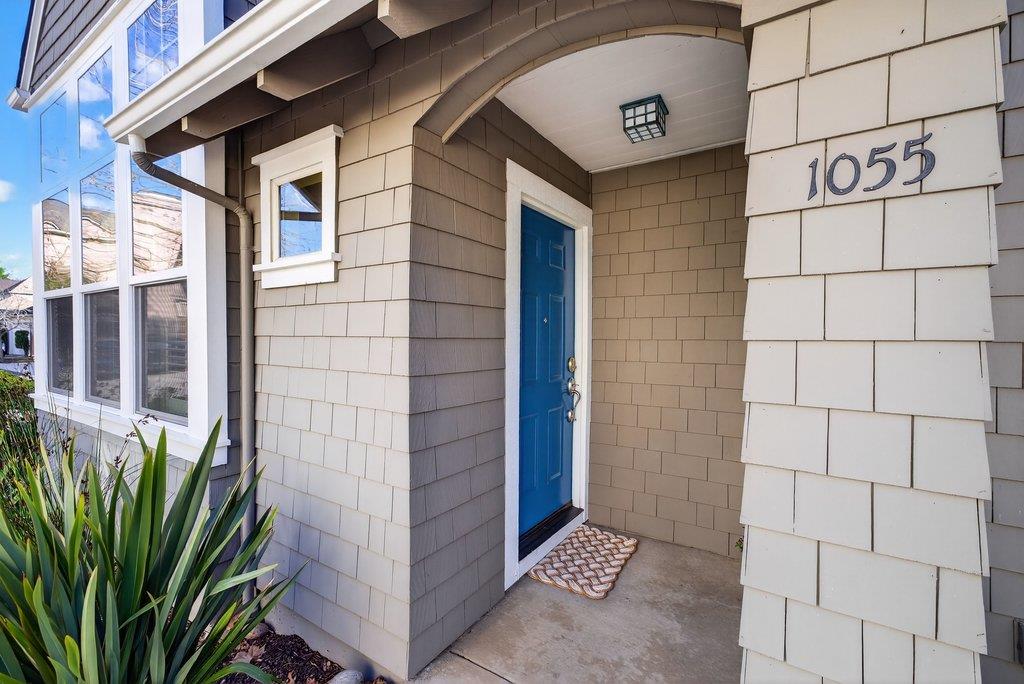 Detail Gallery Image 3 of 52 For 1055 Nobel Dr, Santa Cruz,  CA 95060 - 2 Beds | 2/1 Baths