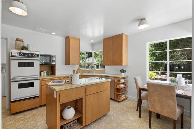 Detail Gallery Image 6 of 11 For Address Not Disclosed, Menlo Park,  CA 94025 - 3 Beds | 2 Baths