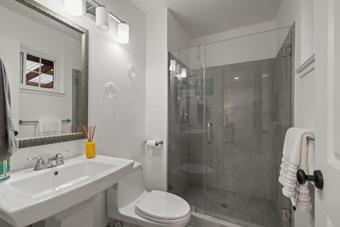 Detail Gallery Image 12 of 21 For 2255 Hamilton Ave, San Bruno,  CA 94066 - 4 Beds | 3 Baths