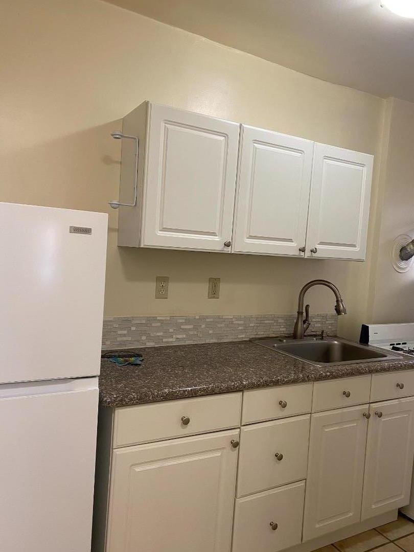 Detail Gallery Image 3 of 9 For 573 Polk St, Monterey,  CA 93940 - – Beds | – Baths