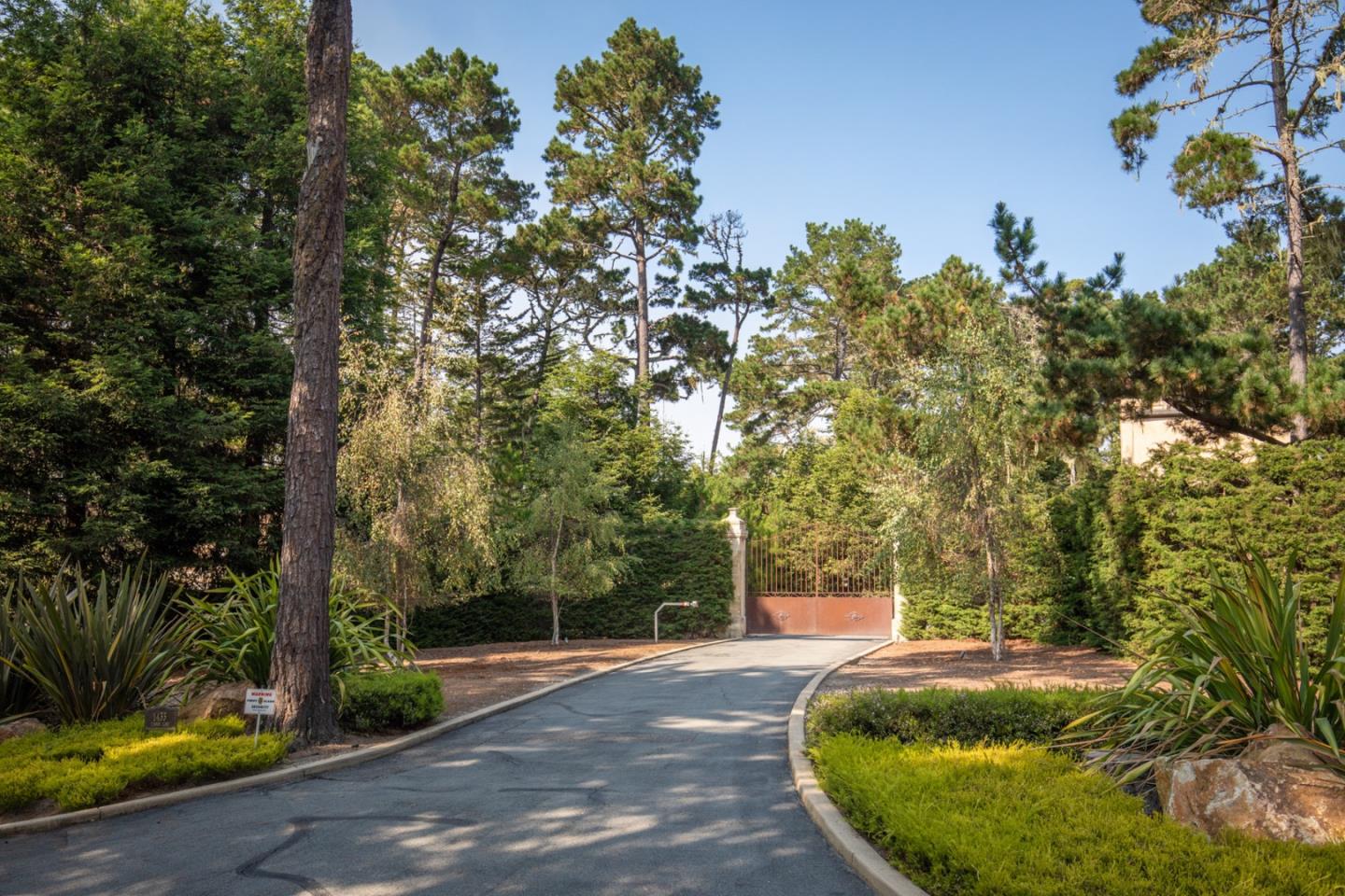 Detail Gallery Image 2 of 28 For 1433 Lisbon Ln, Pebble Beach,  CA 93953 - 3 Beds | 4/1 Baths