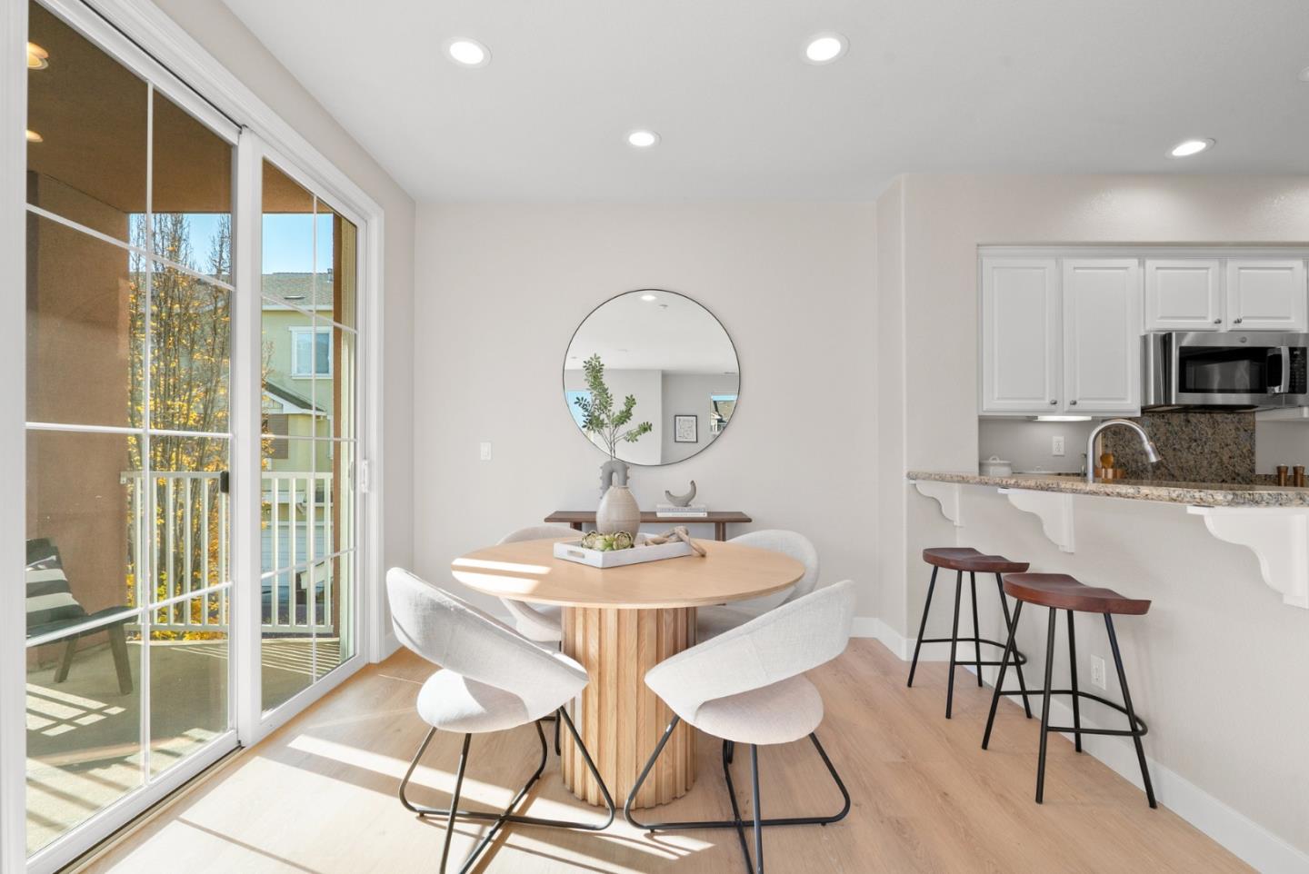 Detail Gallery Image 11 of 47 For 171 Cameron Dr, Mountain View,  CA 94043 - 2 Beds | 2/1 Baths