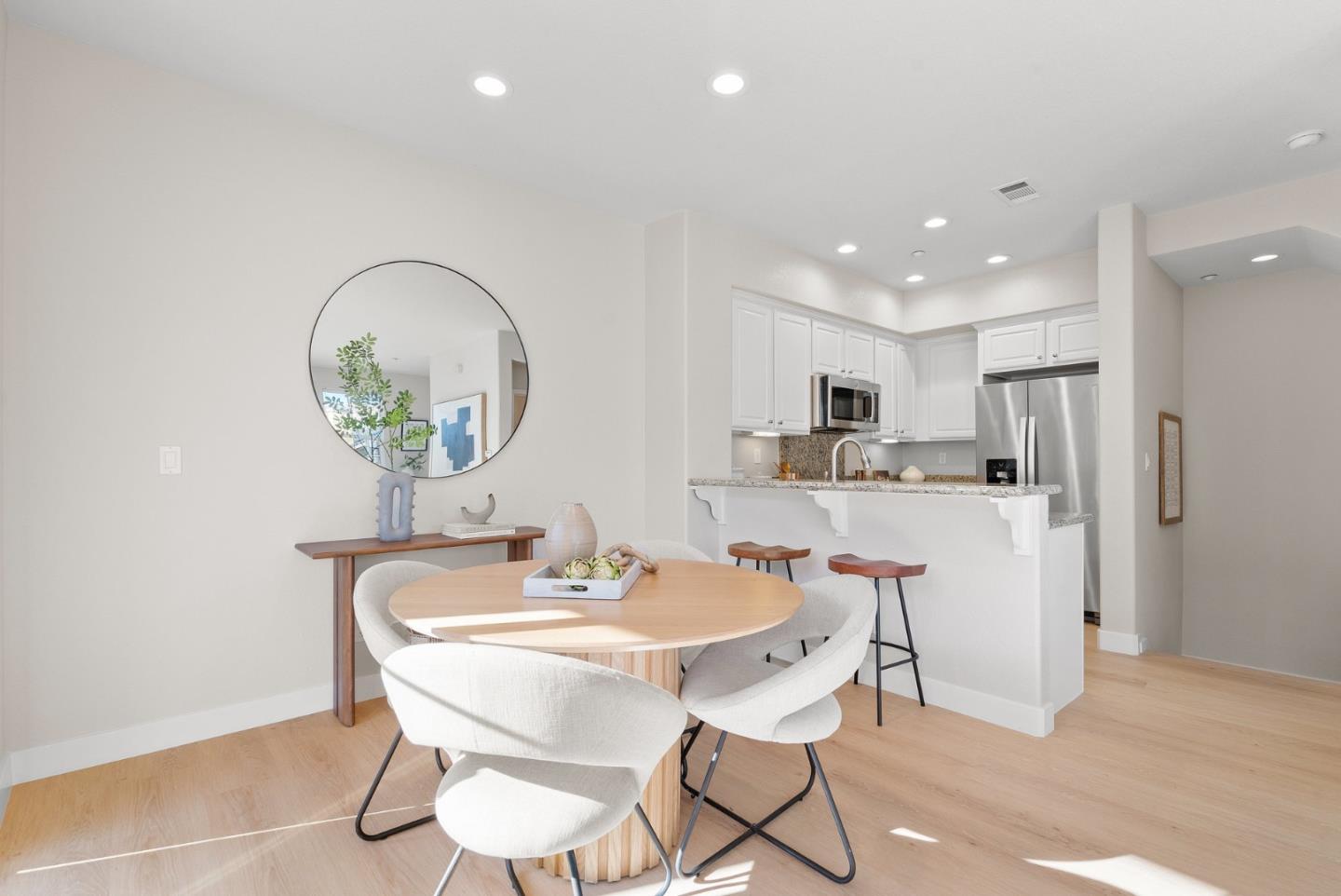 Detail Gallery Image 12 of 47 For 171 Cameron Dr, Mountain View,  CA 94043 - 2 Beds | 2/1 Baths