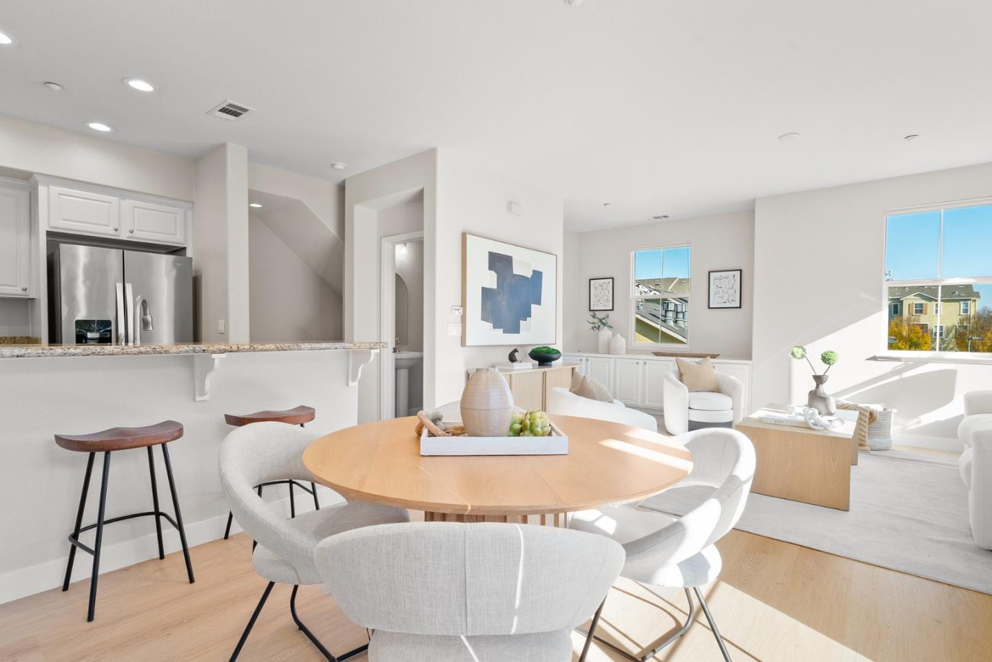 Detail Gallery Image 13 of 47 For 171 Cameron Dr, Mountain View,  CA 94043 - 2 Beds | 2/1 Baths