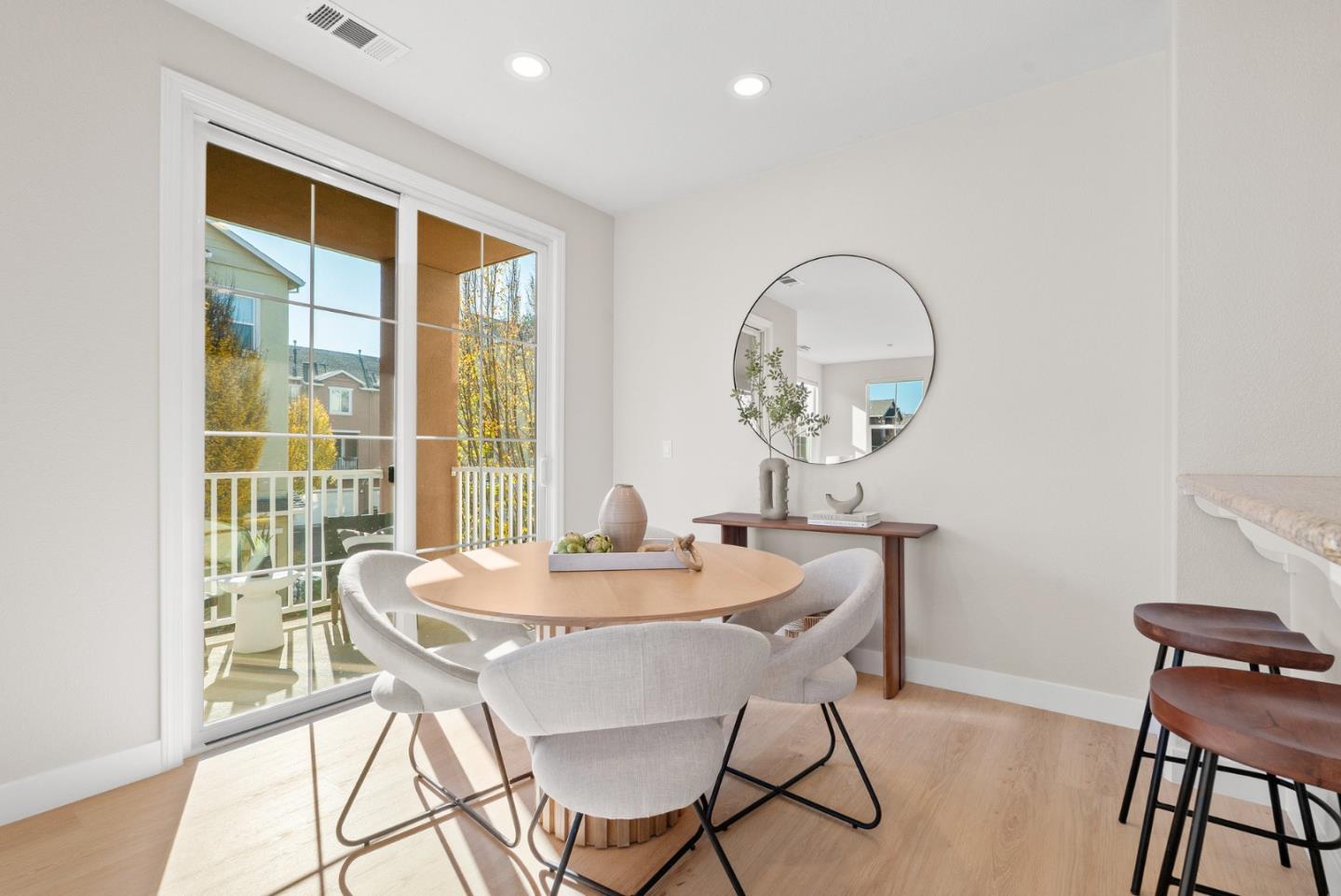 Detail Gallery Image 14 of 47 For 171 Cameron Dr, Mountain View,  CA 94043 - 2 Beds | 2/1 Baths