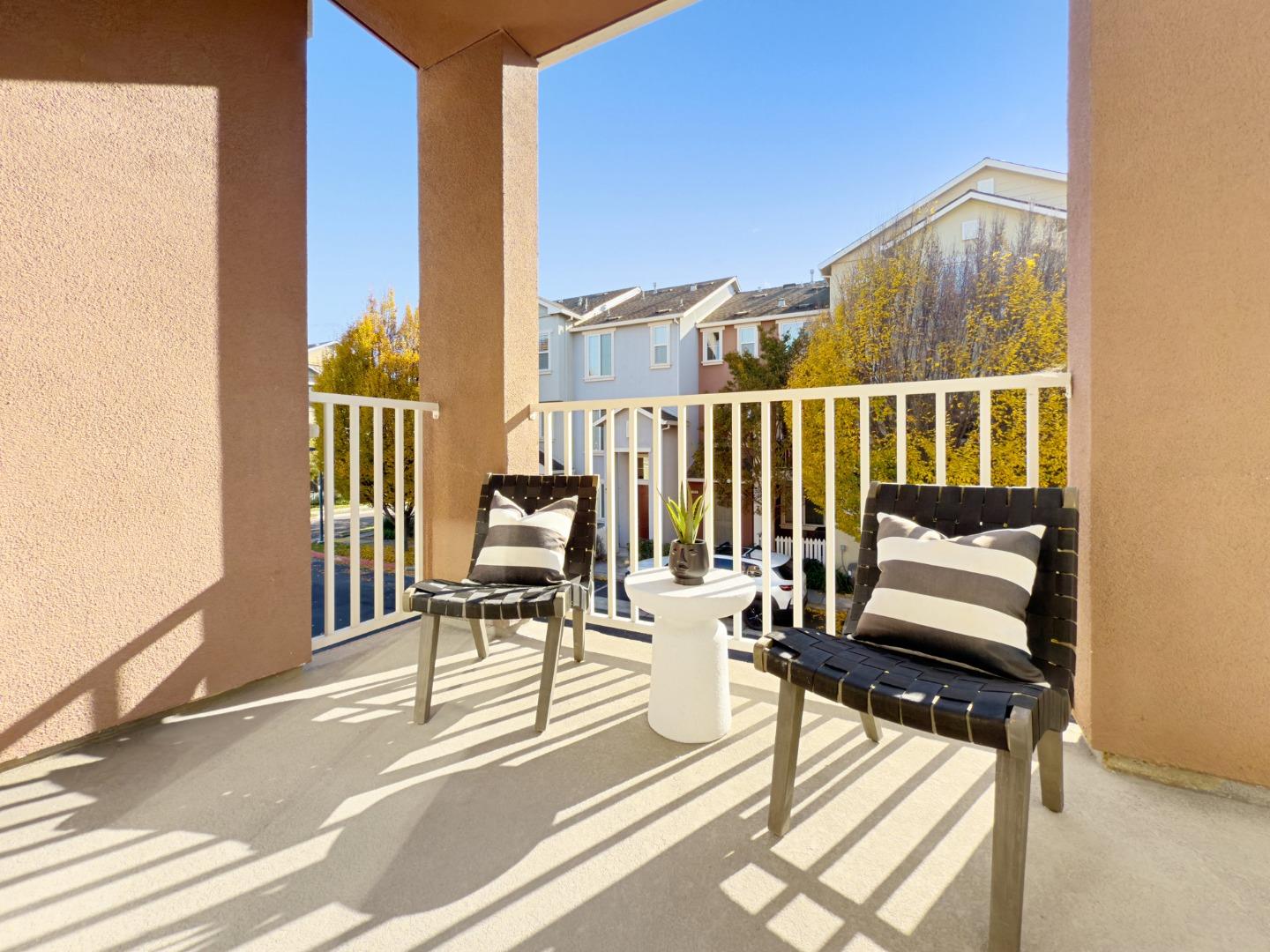 Detail Gallery Image 15 of 47 For 171 Cameron Dr, Mountain View,  CA 94043 - 2 Beds | 2/1 Baths