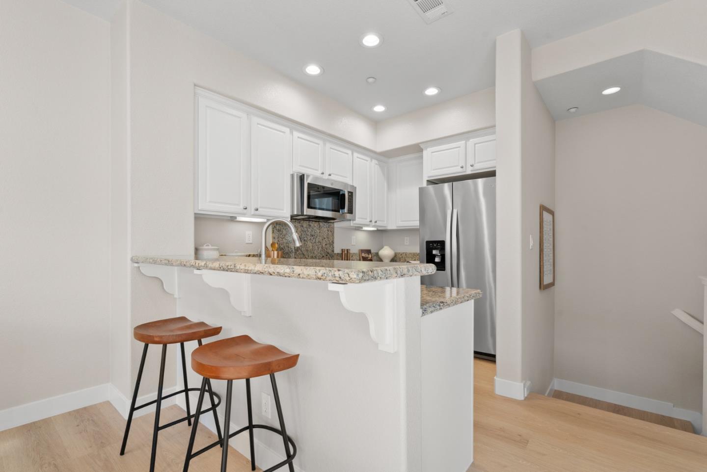 Detail Gallery Image 16 of 47 For 171 Cameron Dr, Mountain View,  CA 94043 - 2 Beds | 2/1 Baths