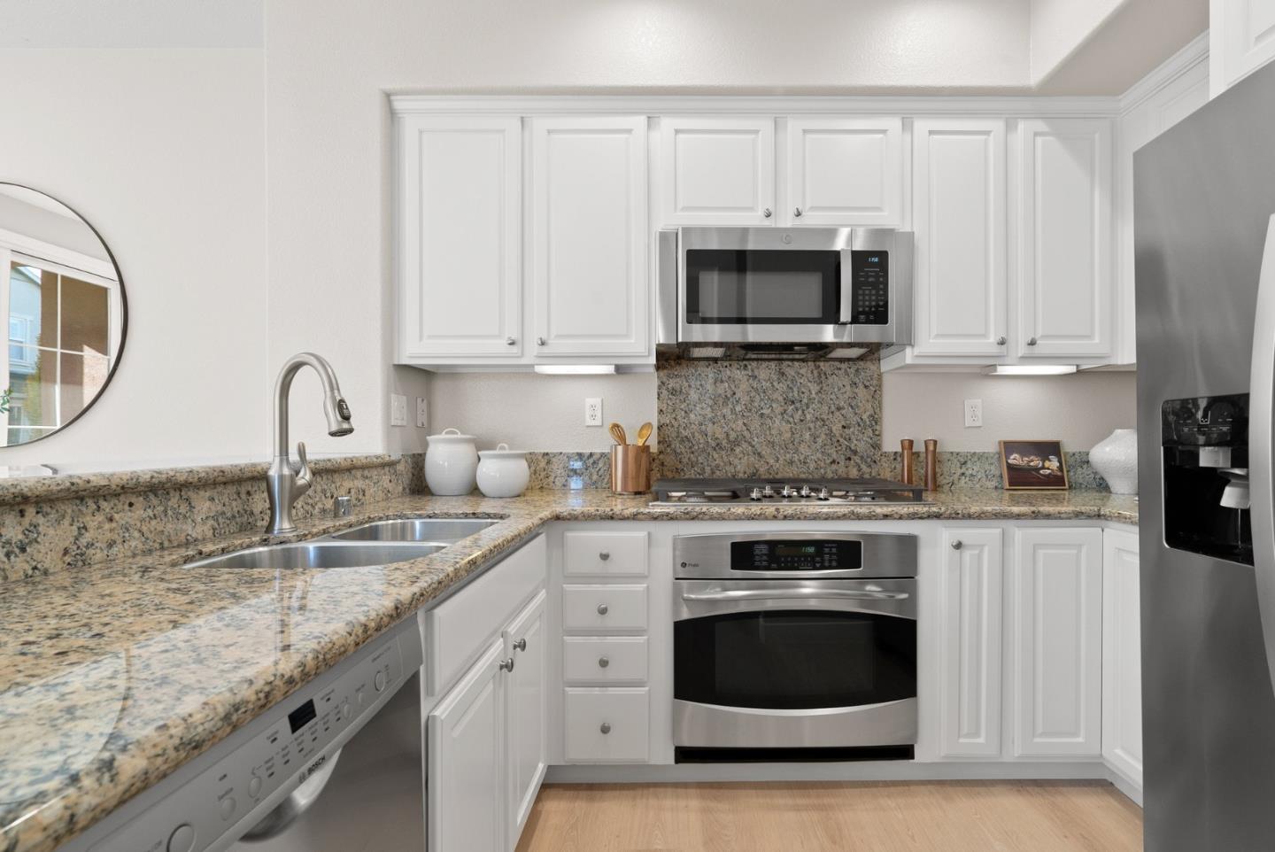 Detail Gallery Image 17 of 47 For 171 Cameron Dr, Mountain View,  CA 94043 - 2 Beds | 2/1 Baths