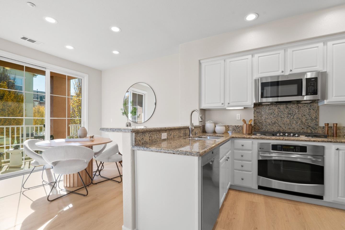 Detail Gallery Image 18 of 47 For 171 Cameron Dr, Mountain View,  CA 94043 - 2 Beds | 2/1 Baths