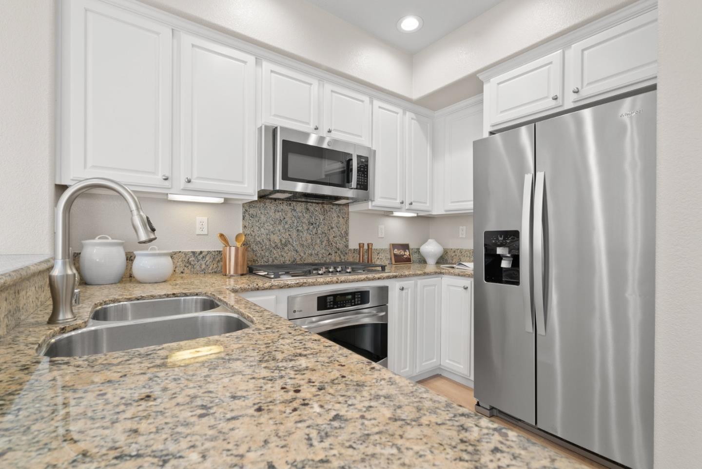 Detail Gallery Image 19 of 47 For 171 Cameron Dr, Mountain View,  CA 94043 - 2 Beds | 2/1 Baths