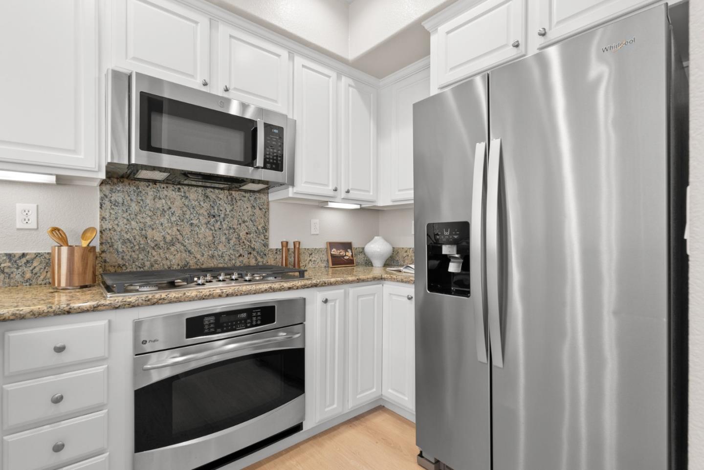 Detail Gallery Image 20 of 47 For 171 Cameron Dr, Mountain View,  CA 94043 - 2 Beds | 2/1 Baths