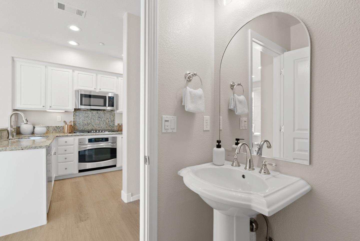 Detail Gallery Image 23 of 47 For 171 Cameron Dr, Mountain View,  CA 94043 - 2 Beds | 2/1 Baths