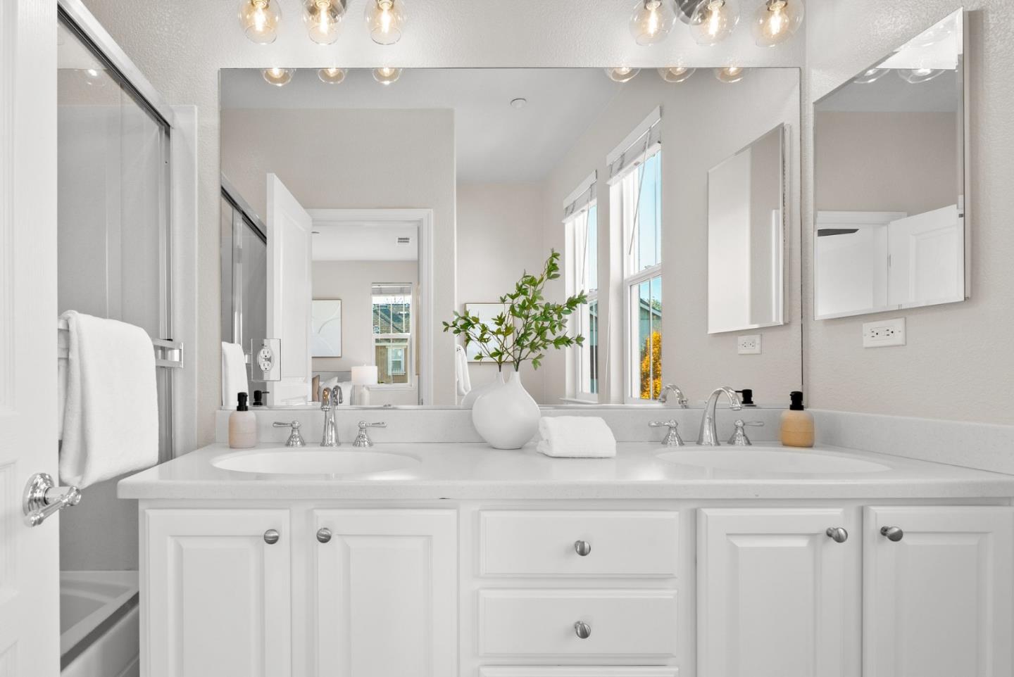 Detail Gallery Image 28 of 47 For 171 Cameron Dr, Mountain View,  CA 94043 - 2 Beds | 2/1 Baths