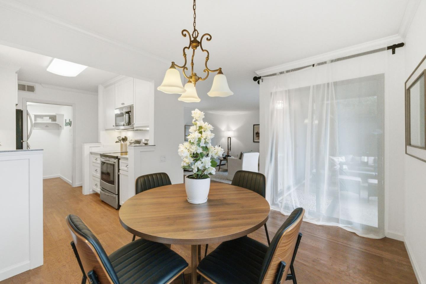 Detail Gallery Image 10 of 38 For 3387 Brittan Ave #2,  San Carlos,  CA 94070 - 2 Beds | 2 Baths