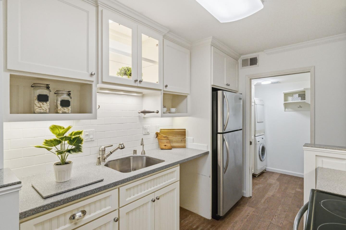 Detail Gallery Image 12 of 38 For 3387 Brittan Ave #2,  San Carlos,  CA 94070 - 2 Beds | 2 Baths