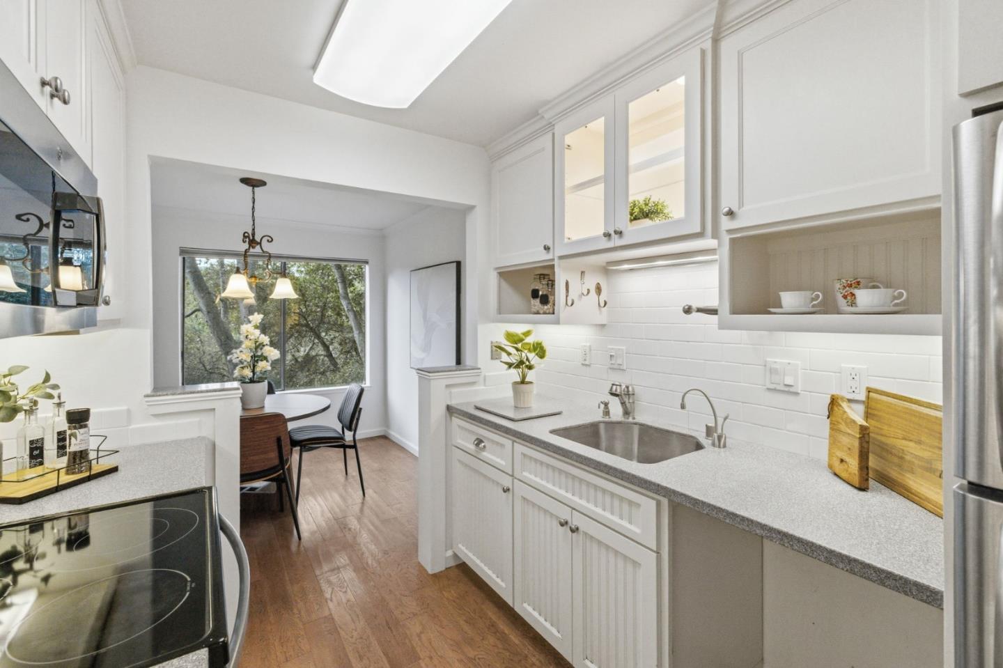 Detail Gallery Image 13 of 38 For 3387 Brittan Ave #2,  San Carlos,  CA 94070 - 2 Beds | 2 Baths