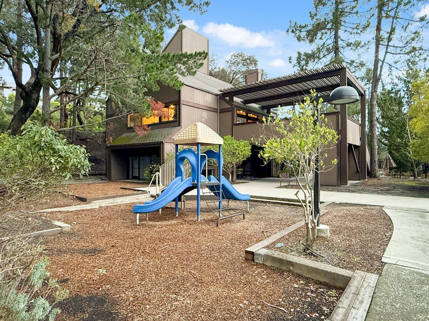 Detail Gallery Image 35 of 38 For 3387 Brittan Ave #2,  San Carlos,  CA 94070 - 2 Beds | 2 Baths