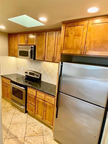 Detail Gallery Image 2 of 15 For 520 N Santa Cruz Ave #200,  Los Gatos,  CA 95030 - 2 Beds | 1 Baths