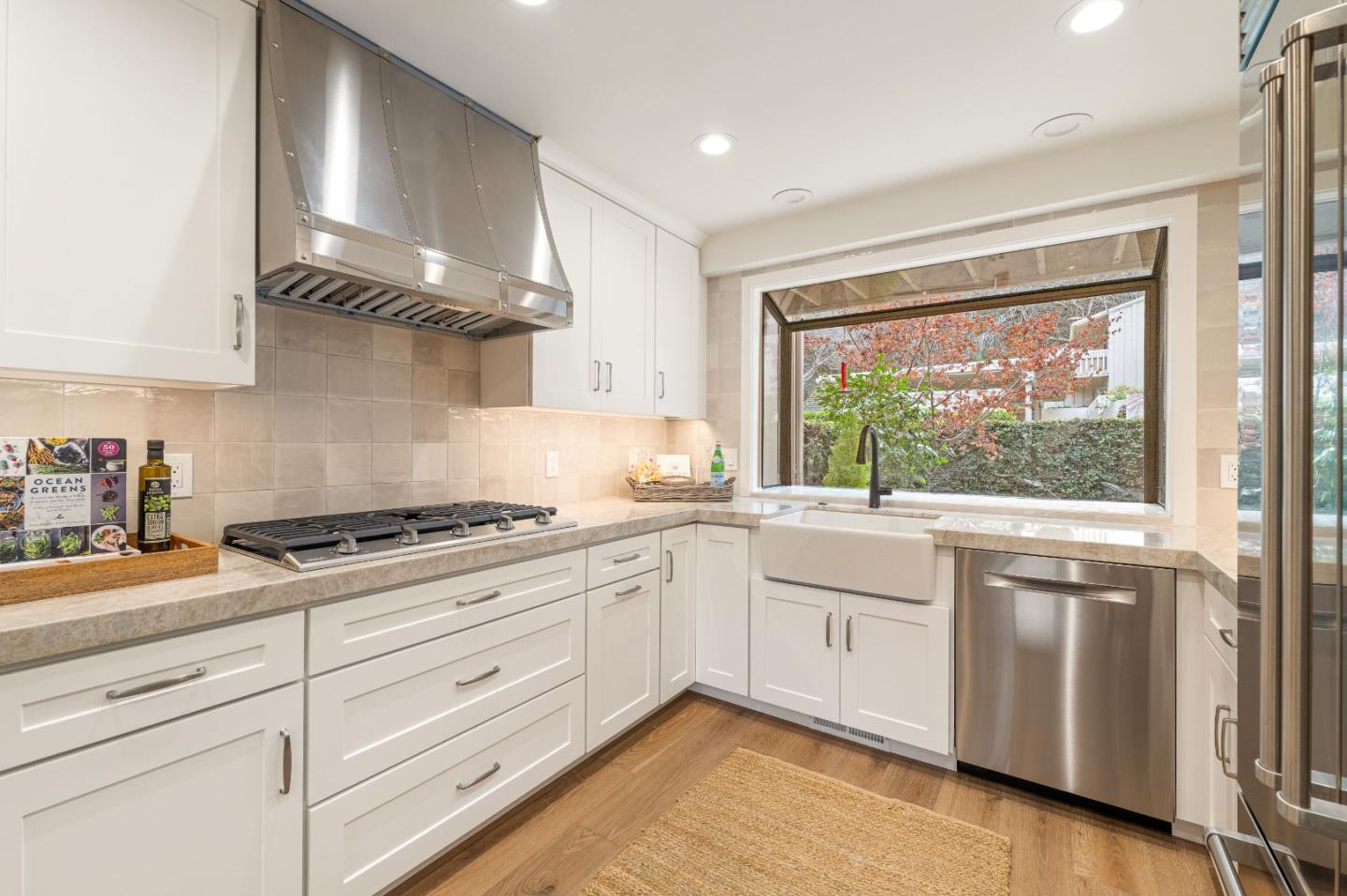 Detail Gallery Image 5 of 38 For 9583 Redwood Ct, Carmel,  CA 93923 - 3 Beds | 3/1 Baths