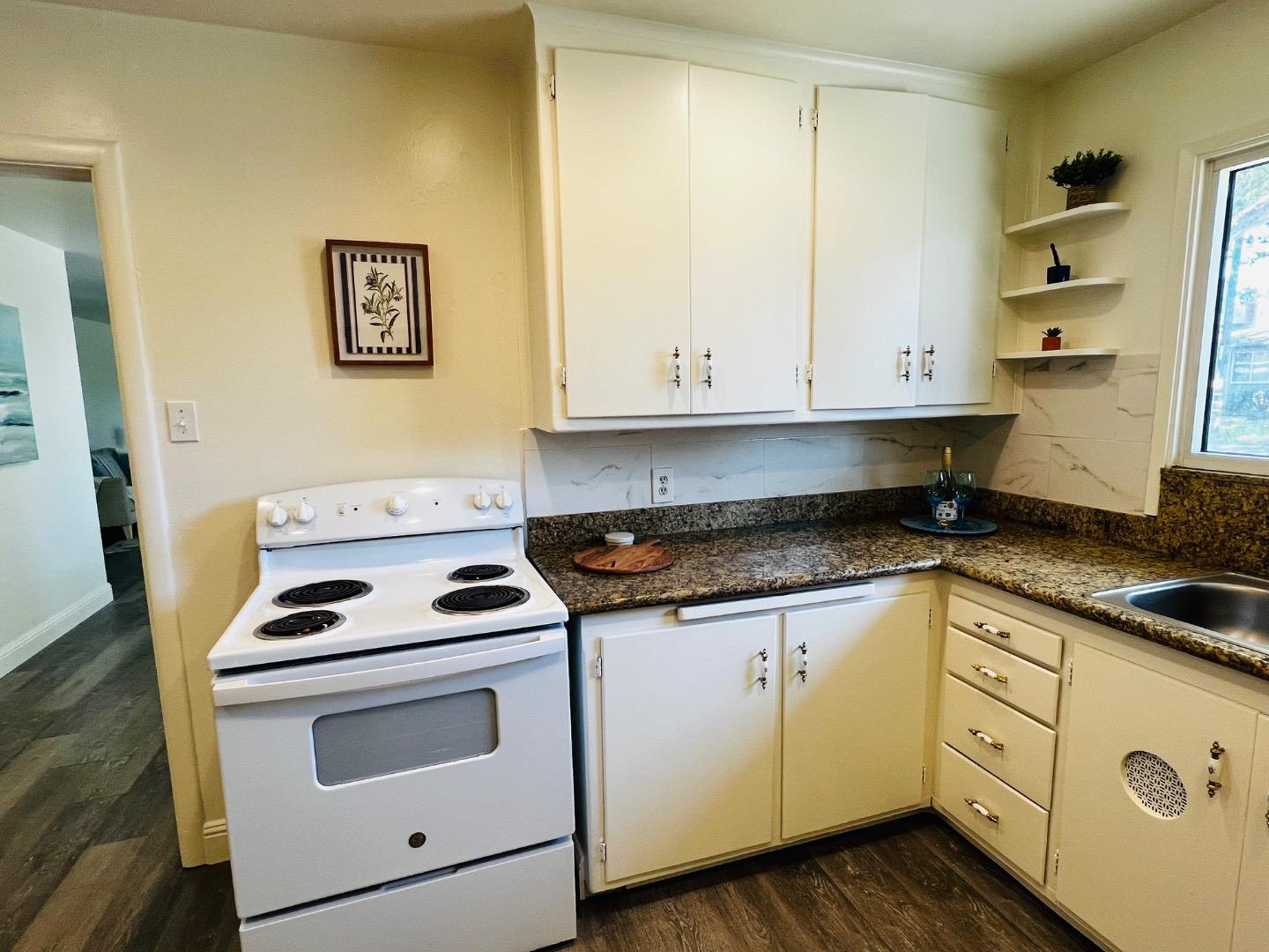 Detail Gallery Image 14 of 28 For 1805 De Ovan Ave, Stockton,  CA 95204 - 4 Beds | 1/1 Baths