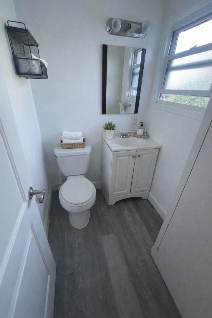 Detail Gallery Image 4 of 5 For 1805 De Ovan Ave, Stockton,  CA 95204 - 4 Beds | 1/1 Baths