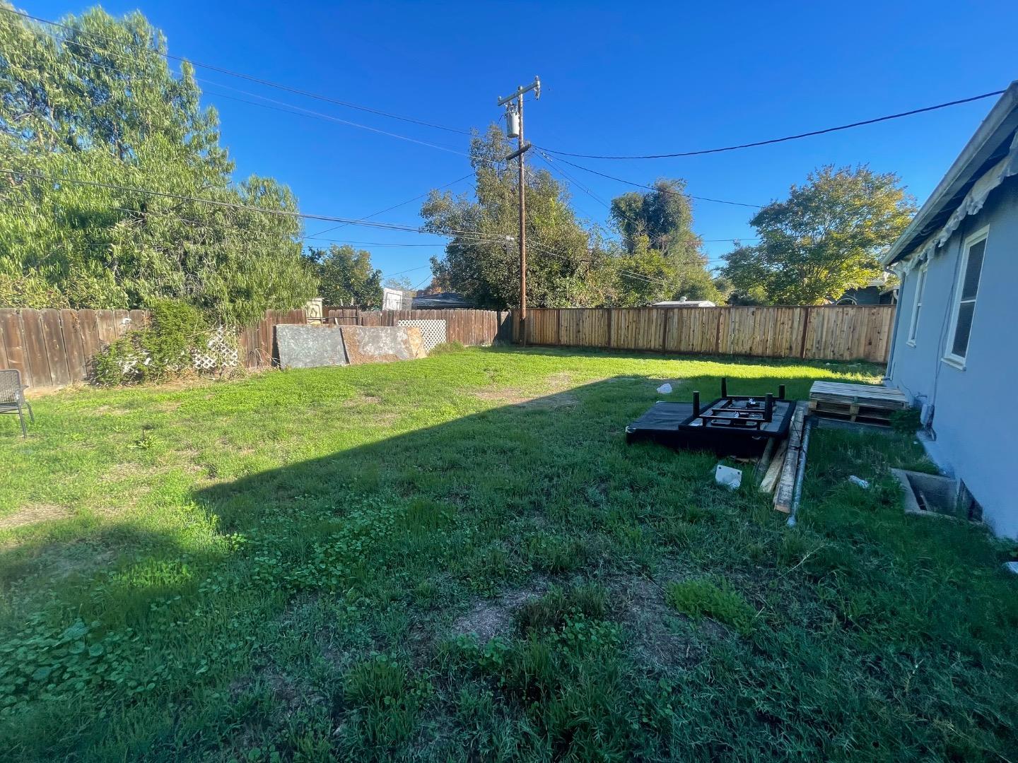 Detail Gallery Image 5 of 5 For 1805 De Ovan Ave, Stockton,  CA 95204 - 4 Beds | 1/1 Baths