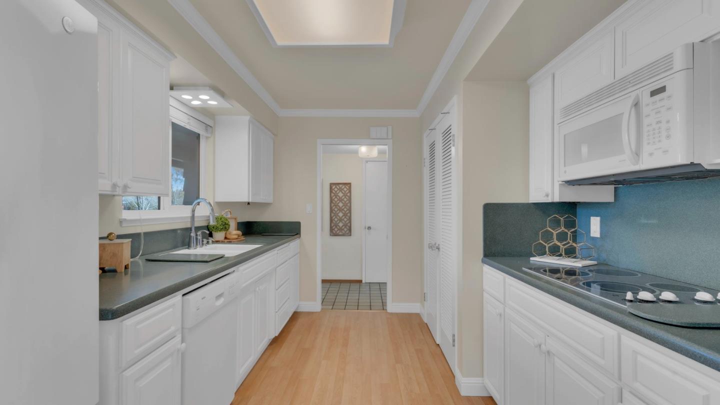 Detail Gallery Image 4 of 25 For 3294 Pearltone Dr, San Jose,  CA 95117 - 3 Beds | 2 Baths