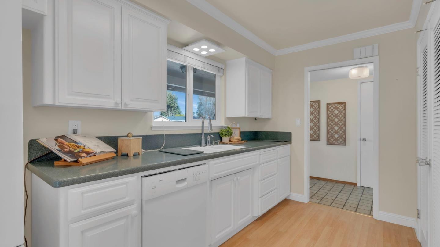 Detail Gallery Image 5 of 25 For 3294 Pearltone Dr, San Jose,  CA 95117 - 3 Beds | 2 Baths