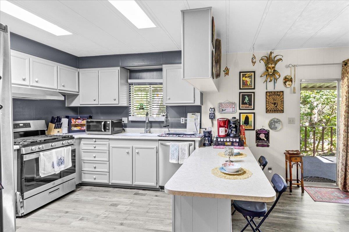 Detail Gallery Image 10 of 27 For 17617 Pond Derosa #29,  Salinas,  CA 93907 - 2 Beds | 2 Baths