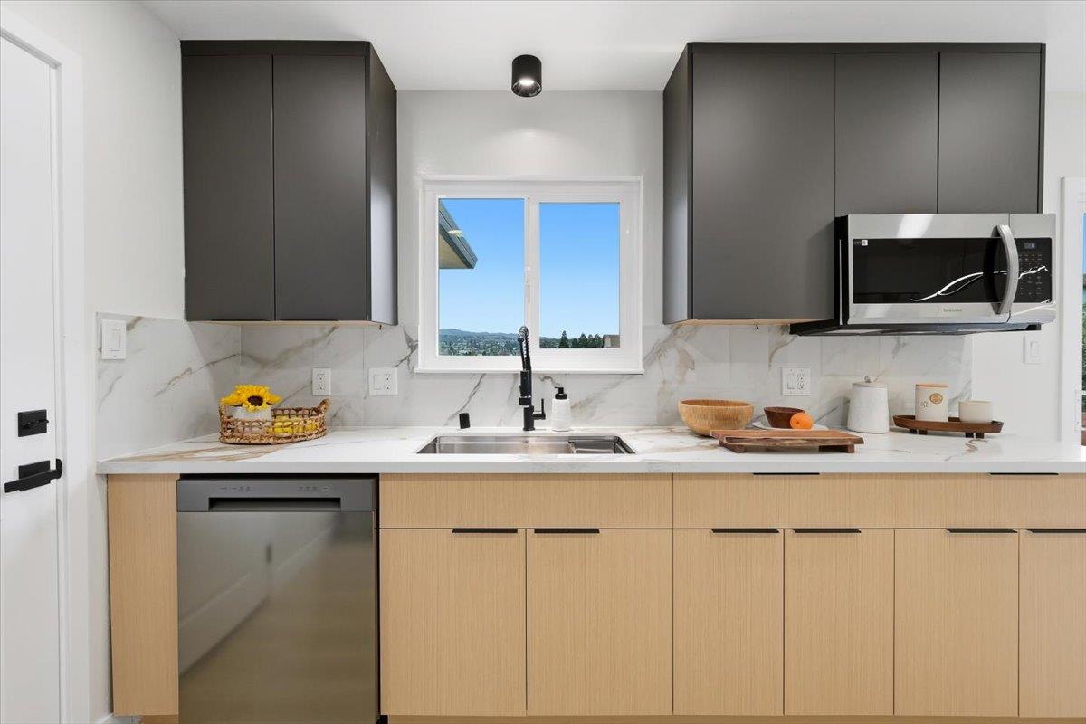 Detail Gallery Image 24 of 64 For 2633 Somerset Ave, Castro Valley,  CA 94546 - 3 Beds | 2 Baths