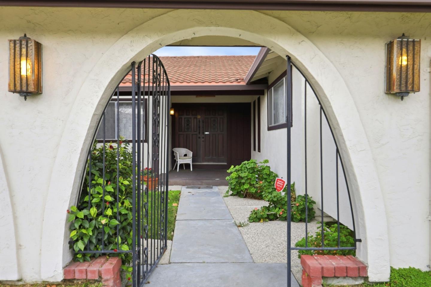 Detail Gallery Image 2 of 16 For 2706 Pruneridge Ave, Santa Clara,  CA 95051 - 4 Beds | 2/1 Baths