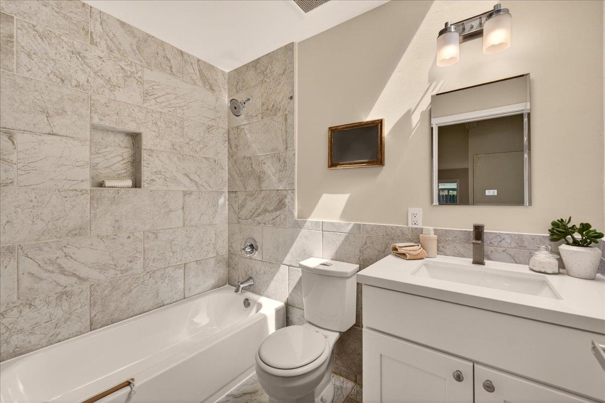 Detail Gallery Image 15 of 29 For 1460 Saturn Ct, Milpitas,  CA 95035 - 4 Beds | 2 Baths