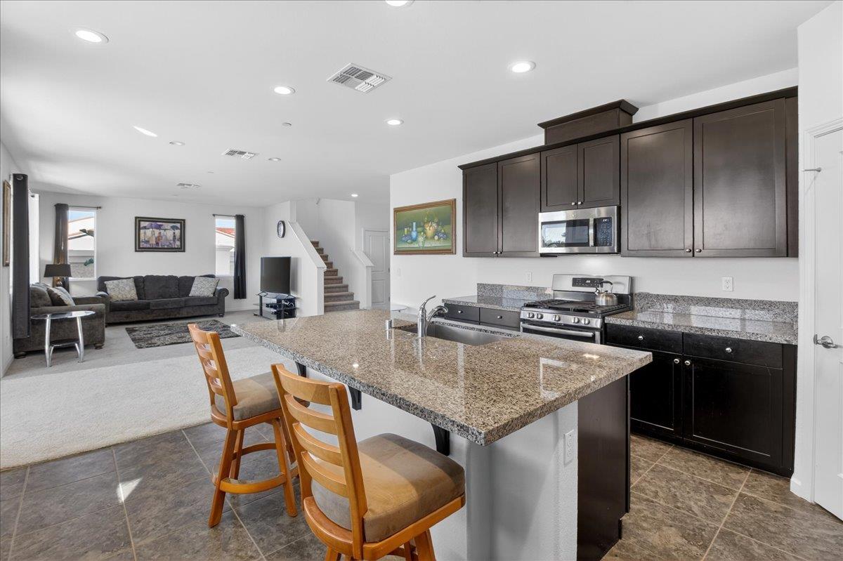 Detail Gallery Image 17 of 46 For 3076 Palomino Way, Hollister,  CA 95023 - 5 Beds | 3 Baths