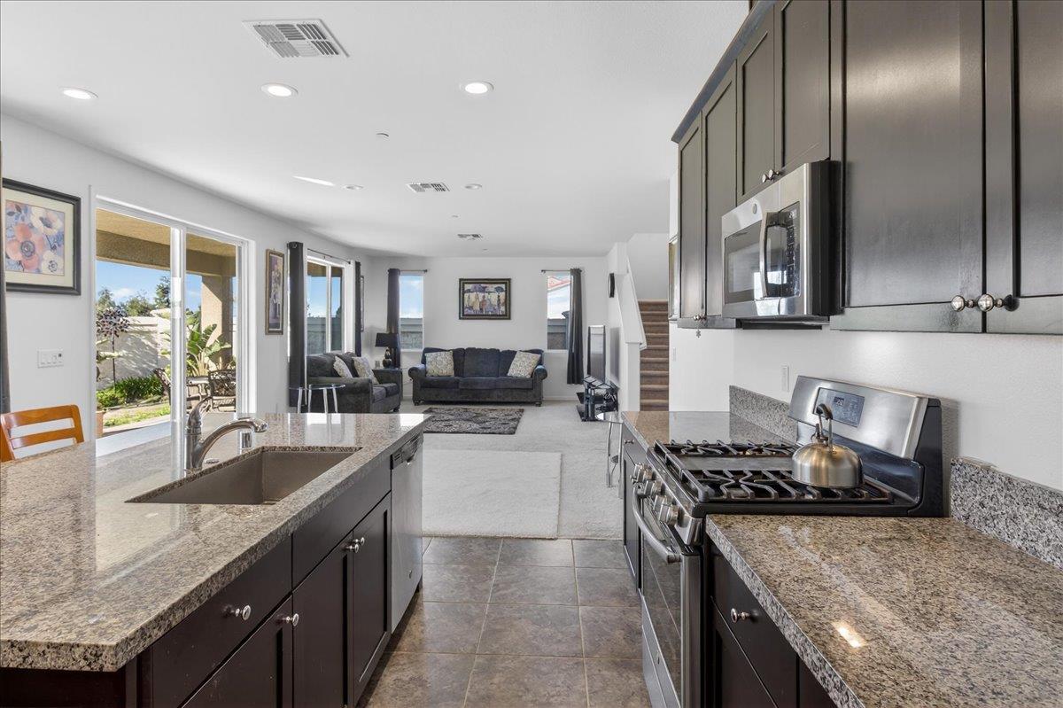 Detail Gallery Image 18 of 46 For 3076 Palomino Way, Hollister,  CA 95023 - 5 Beds | 3 Baths