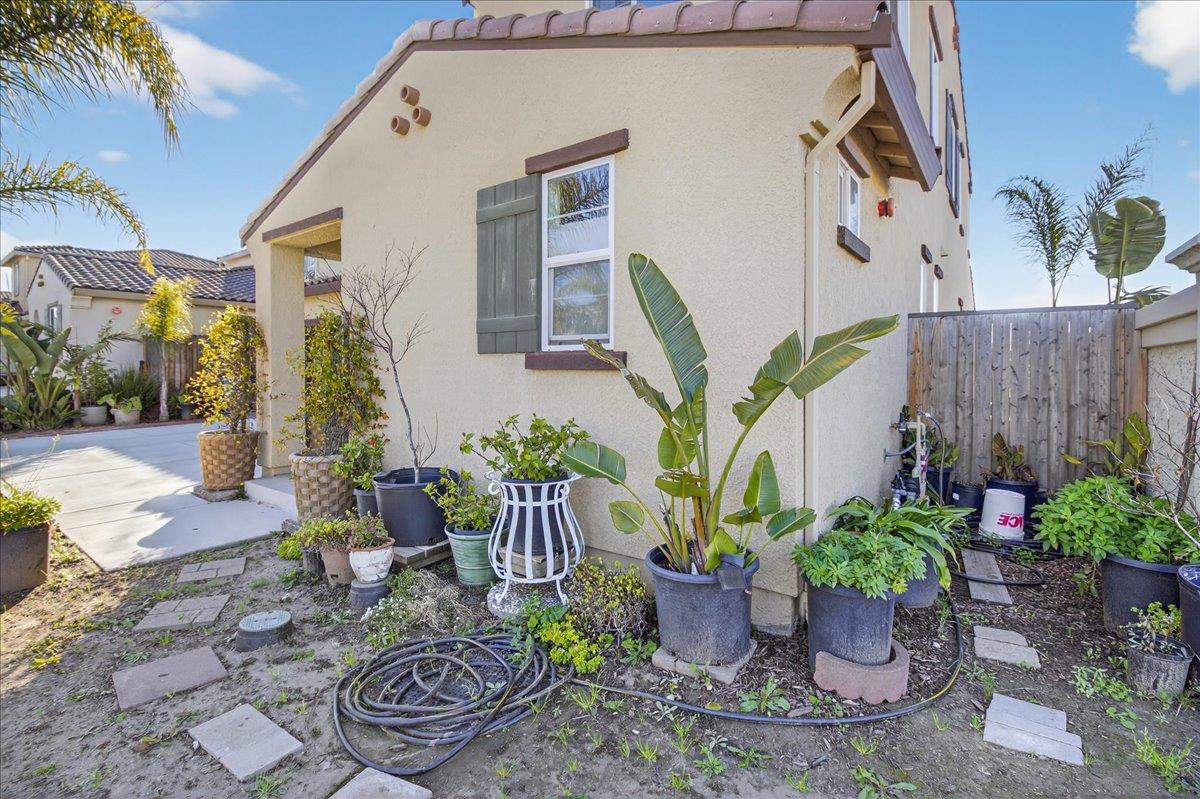 Detail Gallery Image 4 of 46 For 3076 Palomino Way, Hollister,  CA 95023 - 5 Beds | 3 Baths